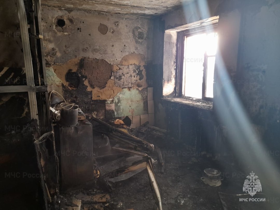 Три человека спасены на пожаре в многоквартирном доме в Амурзете