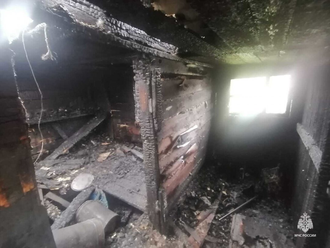 В результате ночного пожара сгорела баня в Октябрьском районе